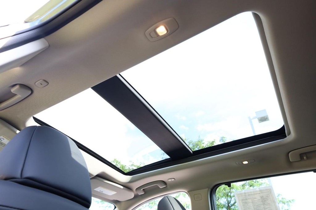 Nissan Rogue Vehicle Image 10