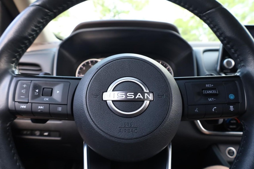 Nissan Rogue Vehicle Image 11