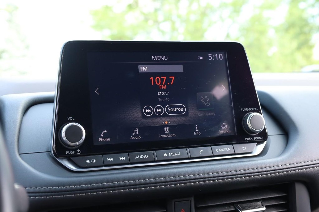 Nissan Rogue Vehicle Image 13
