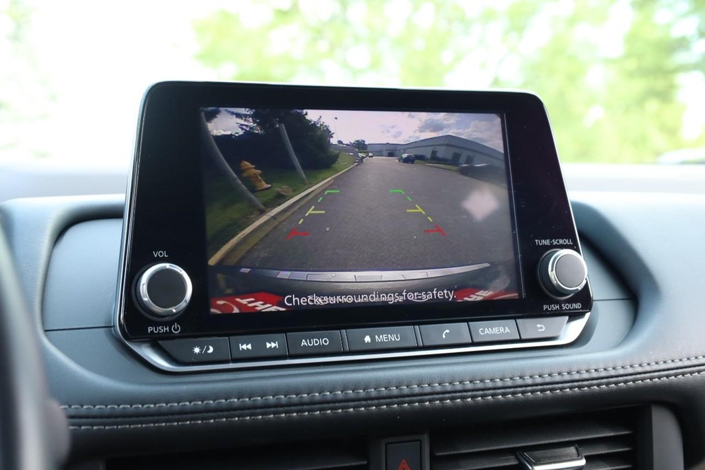 Nissan Rogue Vehicle Image 14