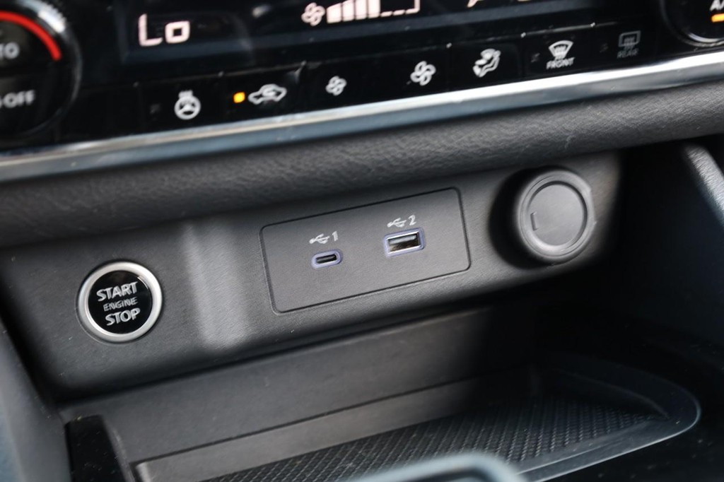Nissan Rogue Vehicle Image 16