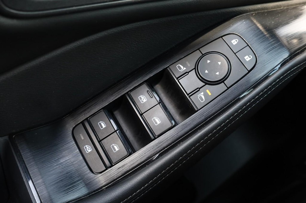 Nissan Rogue Vehicle Image 19