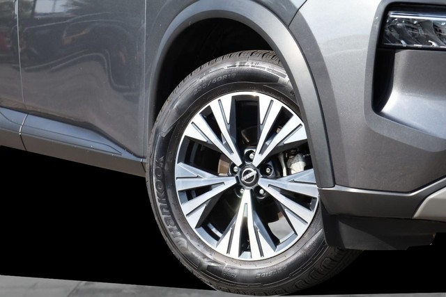 Nissan Rogue Vehicle Image 03