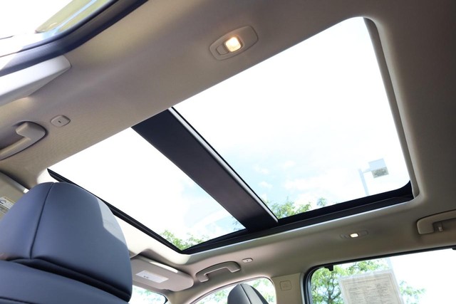 Nissan Rogue Vehicle Image 10