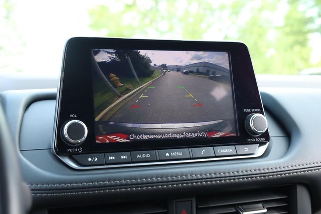Nissan Rogue Vehicle Image 14