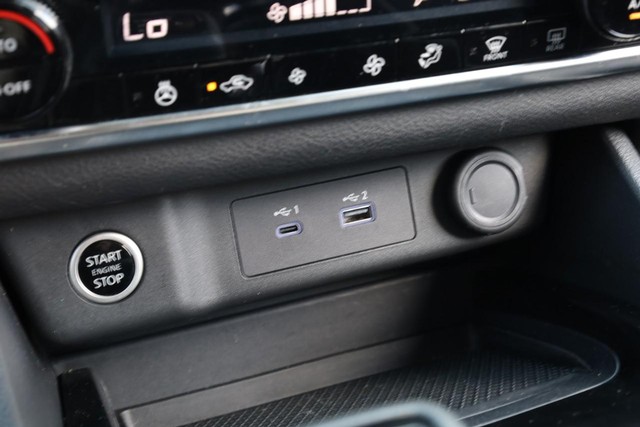 Nissan Rogue Vehicle Image 16