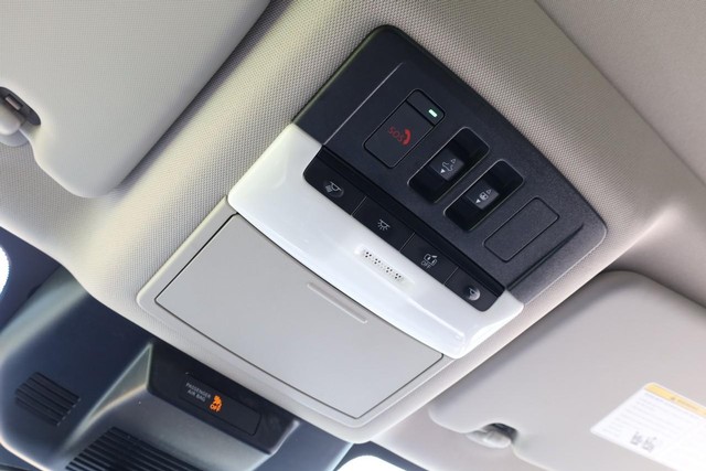 Nissan Rogue Vehicle Image 18