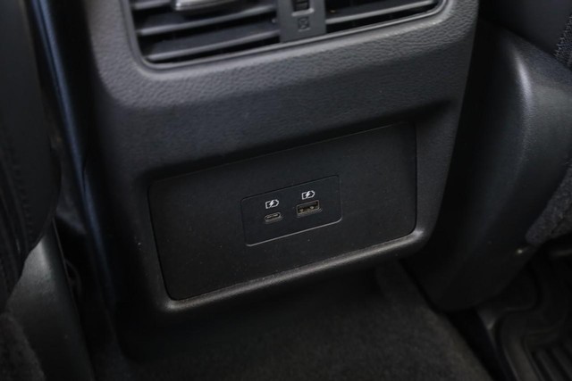 Nissan Rogue Vehicle Image 24