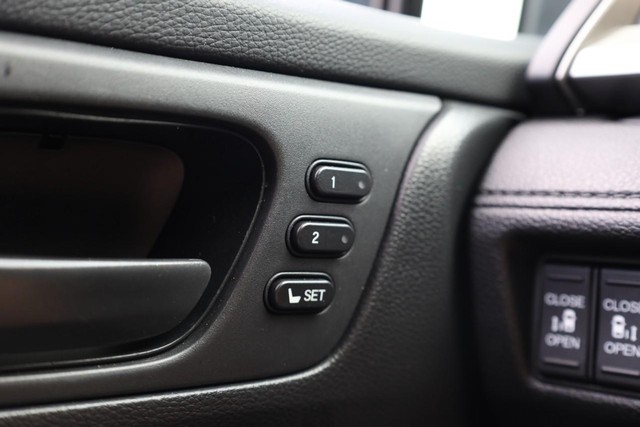 Honda Odyssey Vehicle Full-screen Gallery Image 21
