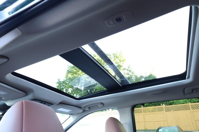 Nissan Rogue Vehicle Image 10
