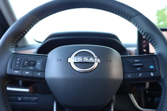 Nissan Rogue Vehicle Image 11