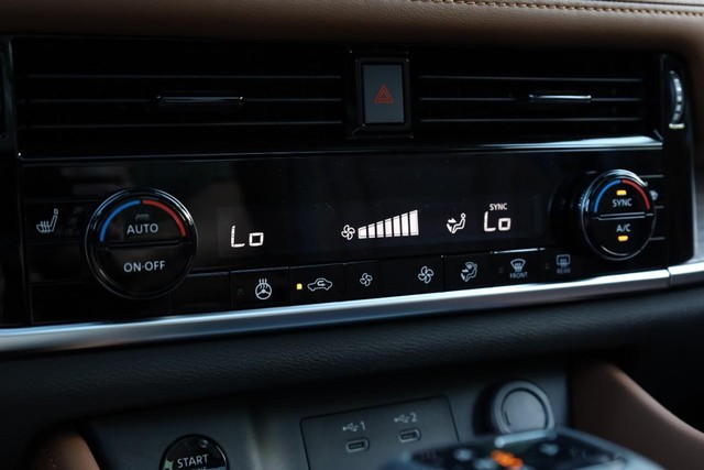 Nissan Rogue Vehicle Image 16