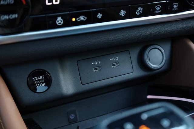 Nissan Rogue Vehicle Image 17