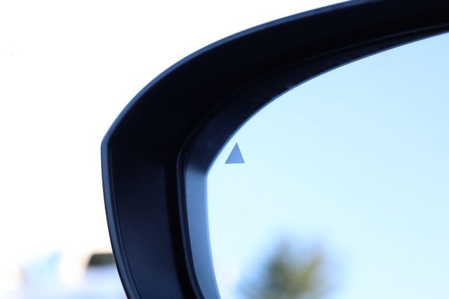Nissan Rogue Vehicle Image 23