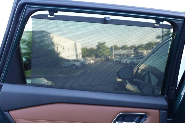 Nissan Rogue Vehicle Image 25