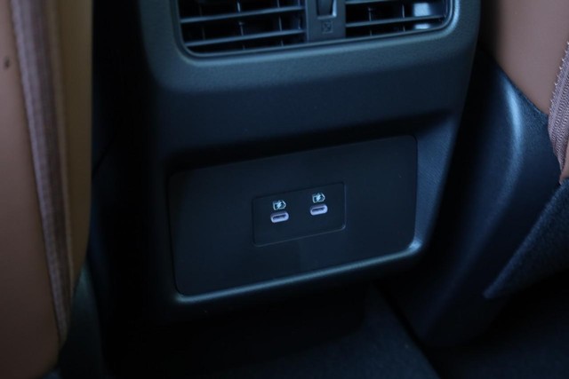 Nissan Rogue Vehicle Image 26
