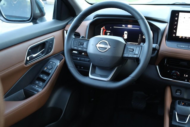 Nissan Rogue Vehicle Image 28