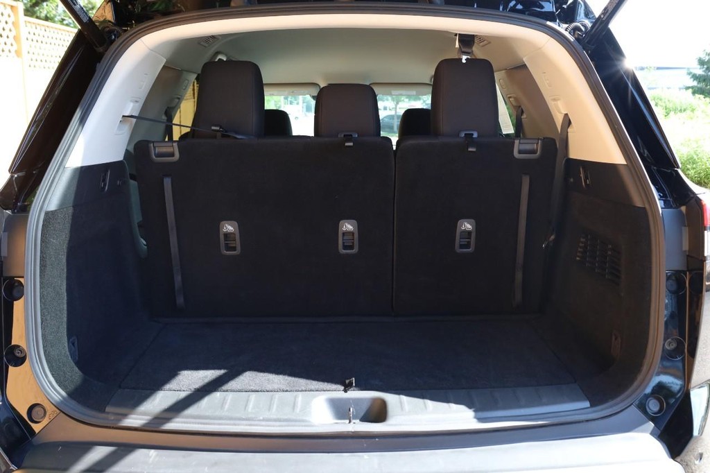 Nissan Pathfinder Vehicle Full-screen Gallery Image 7