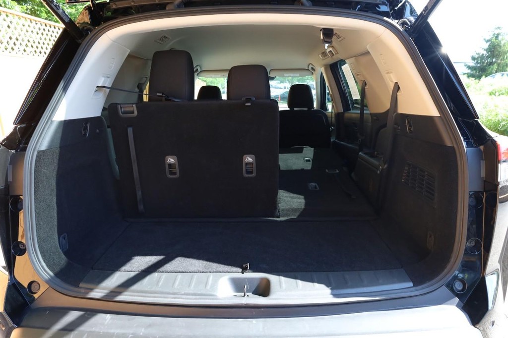 Nissan Pathfinder Vehicle Full-screen Gallery Image 8