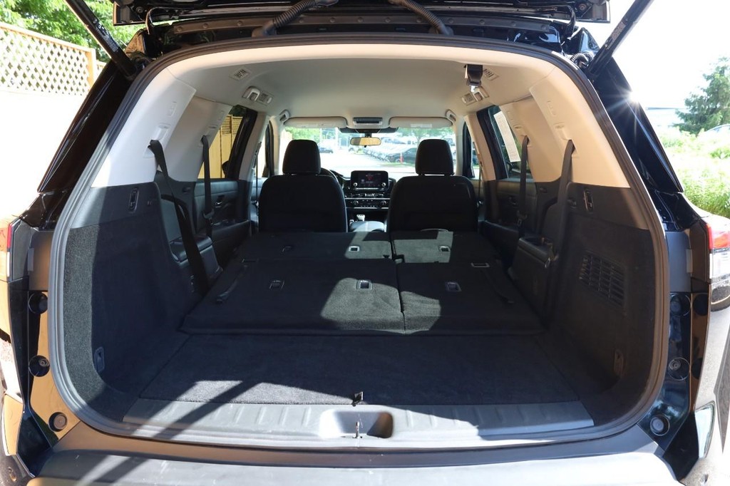 Nissan Pathfinder Vehicle Full-screen Gallery Image 9