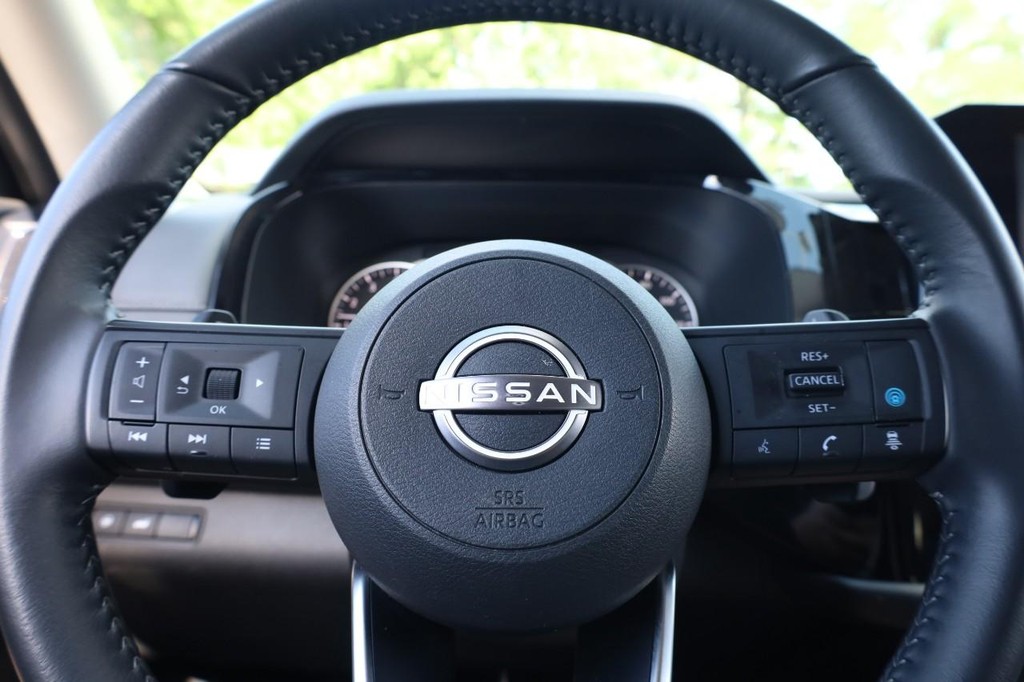 Nissan Pathfinder Vehicle Full-screen Gallery Image 11