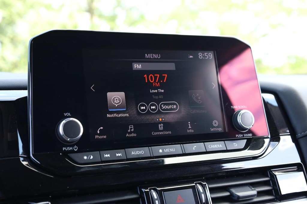 Nissan Pathfinder Vehicle Full-screen Gallery Image 13