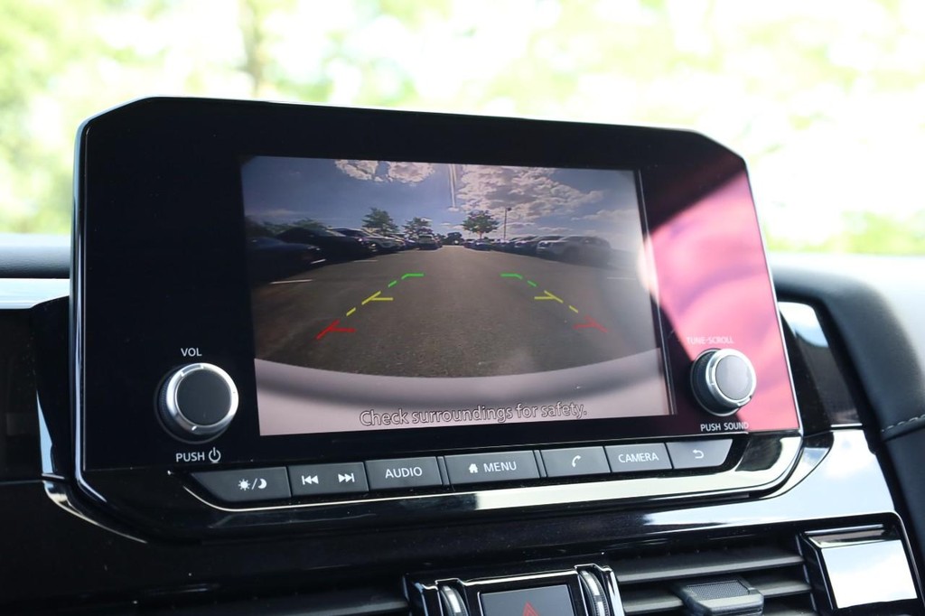 Nissan Pathfinder Vehicle Full-screen Gallery Image 14