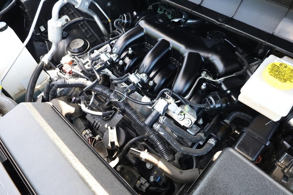 Nissan Pathfinder Vehicle Full-screen Gallery Image 28