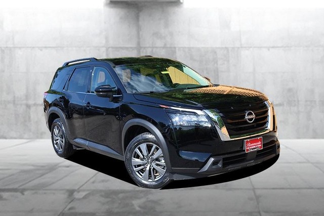 Nissan Pathfinder Vehicle Image 02