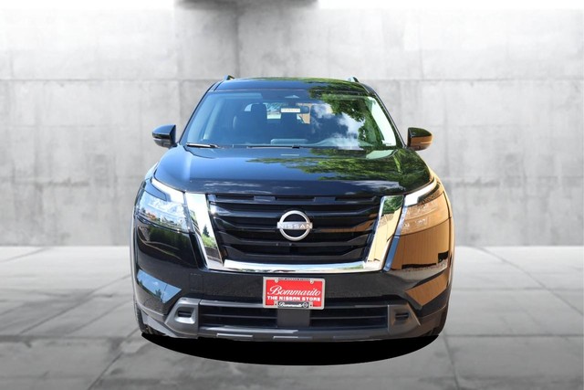Nissan Pathfinder Vehicle Image 04