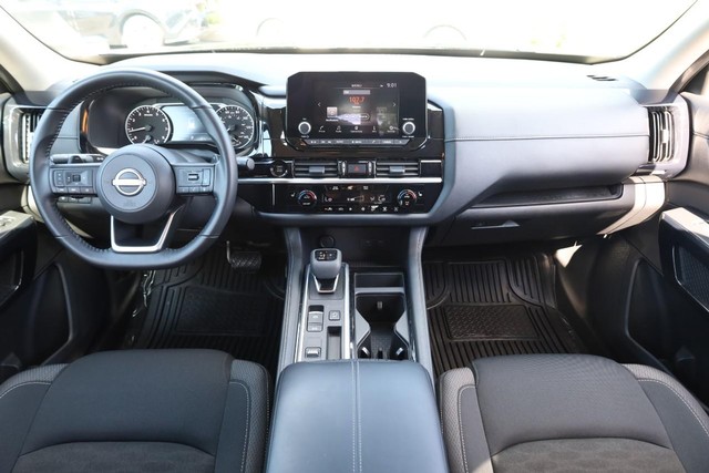 Nissan Pathfinder Vehicle Image 24