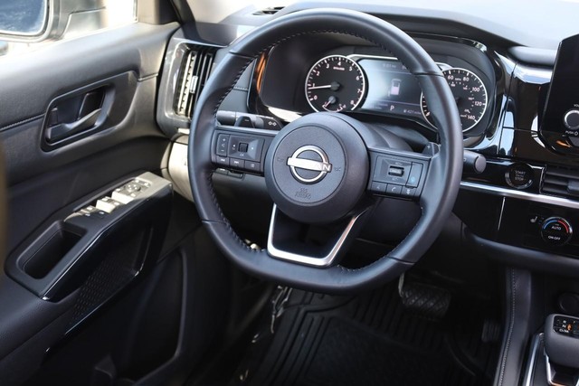 Nissan Pathfinder Vehicle Image 25