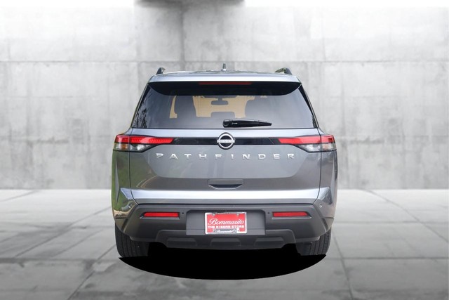 Nissan Pathfinder Vehicle Full-screen Gallery Image 6