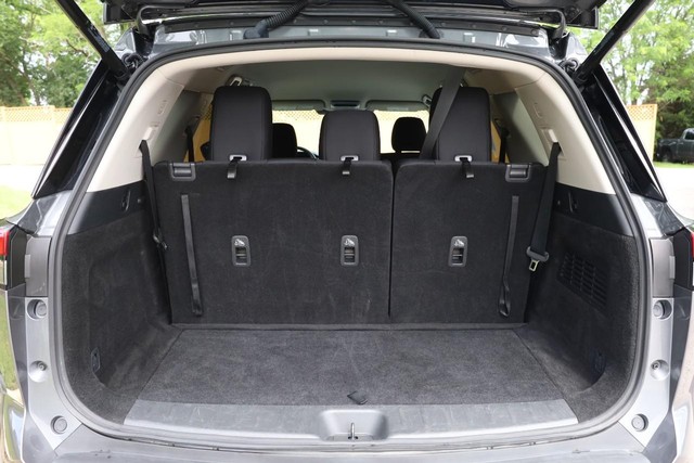Nissan Pathfinder Vehicle Full-screen Gallery Image 7