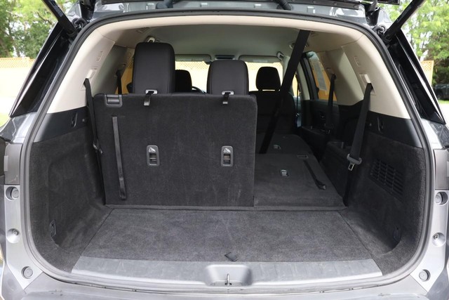 Nissan Pathfinder Vehicle Full-screen Gallery Image 8