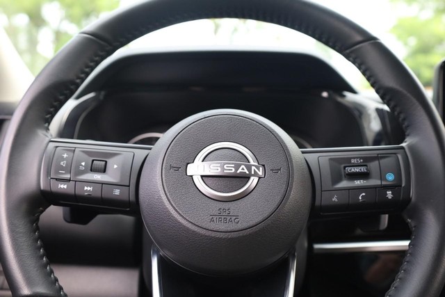 Nissan Pathfinder Vehicle Full-screen Gallery Image 11