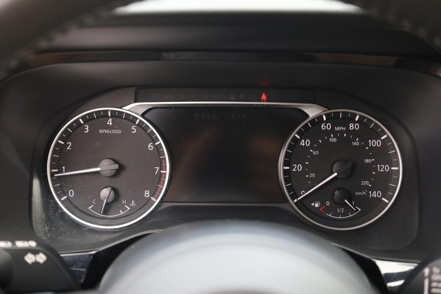 Nissan Pathfinder Vehicle Full-screen Gallery Image 12