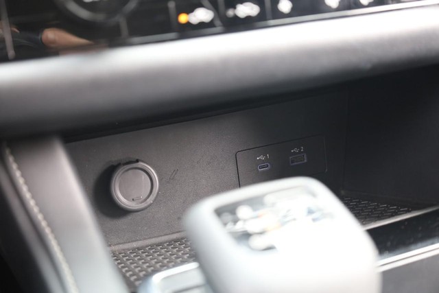 Nissan Pathfinder Vehicle Full-screen Gallery Image 16