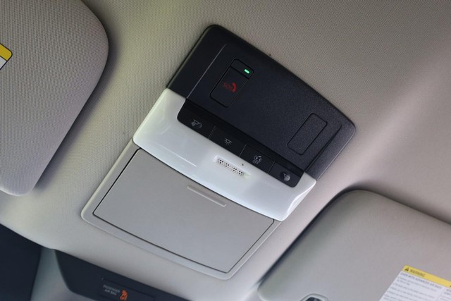 Nissan Pathfinder Vehicle Full-screen Gallery Image 18