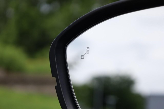 Nissan Pathfinder Vehicle Full-screen Gallery Image 21