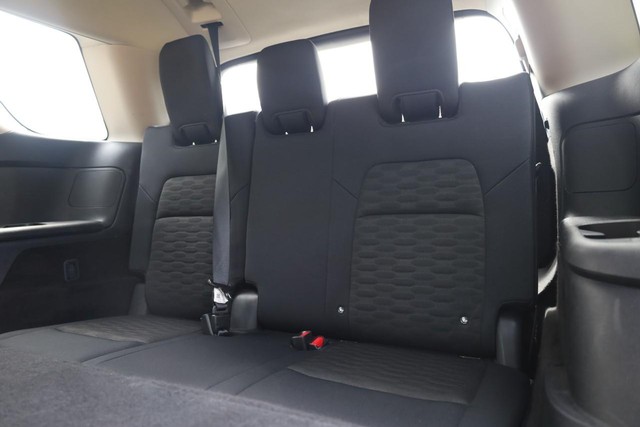 Nissan Pathfinder Vehicle Full-screen Gallery Image 26