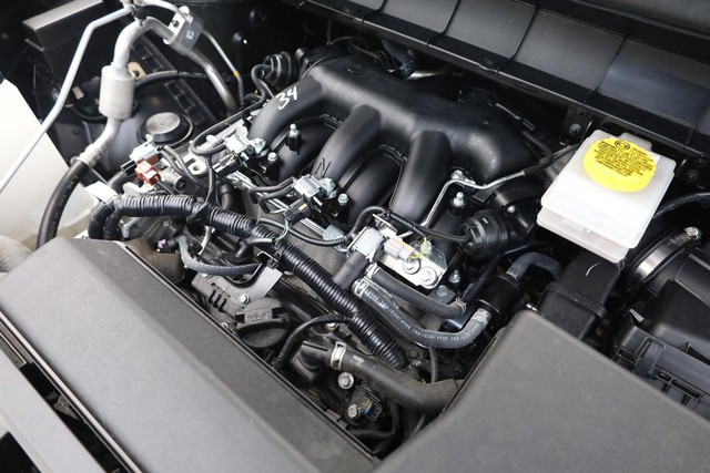 Nissan Pathfinder Vehicle Full-screen Gallery Image 28