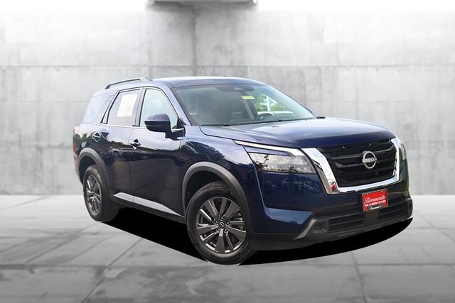 Nissan Pathfinder Vehicle Full-screen Gallery Image 2
