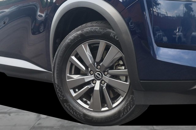 Nissan Pathfinder Vehicle Full-screen Gallery Image 3