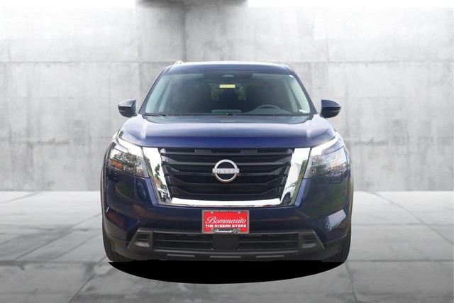 Nissan Pathfinder Vehicle Full-screen Gallery Image 4