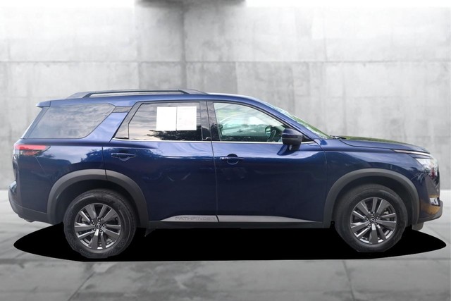 Nissan Pathfinder Vehicle Full-screen Gallery Image 5