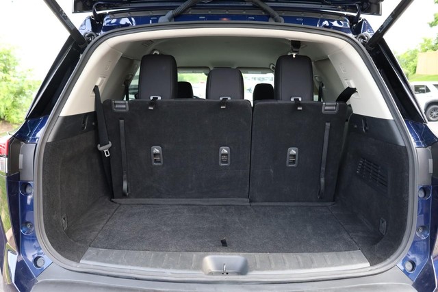Nissan Pathfinder Vehicle Full-screen Gallery Image 7