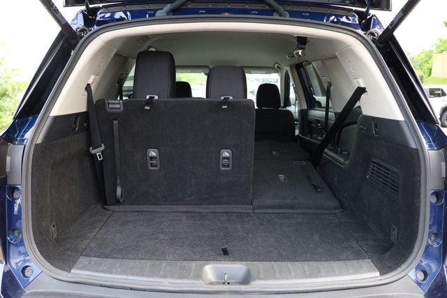 Nissan Pathfinder Vehicle Full-screen Gallery Image 8