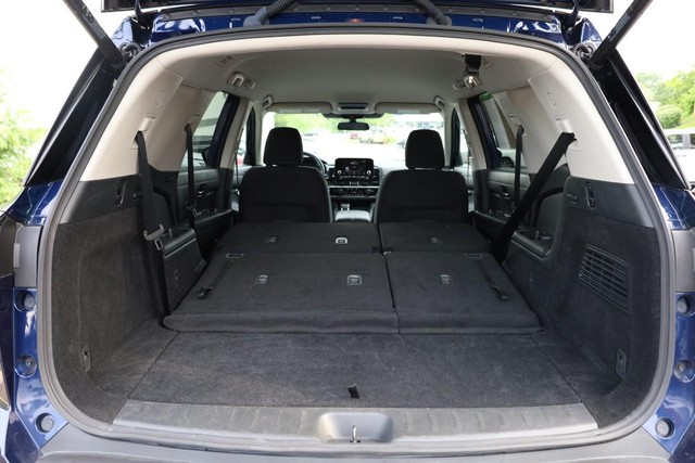 Nissan Pathfinder Vehicle Full-screen Gallery Image 9