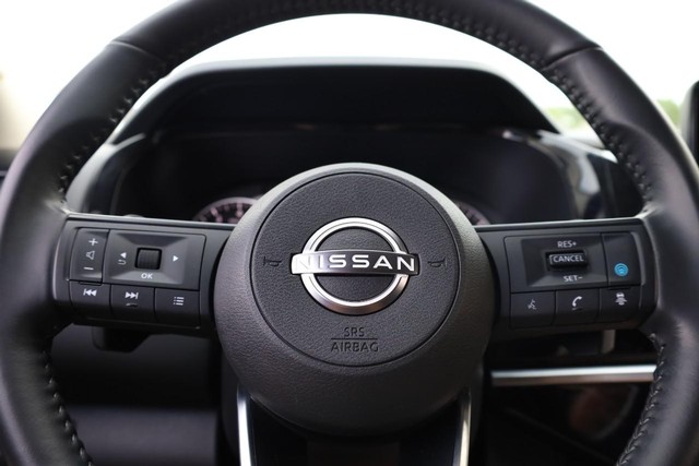 Nissan Pathfinder Vehicle Full-screen Gallery Image 11